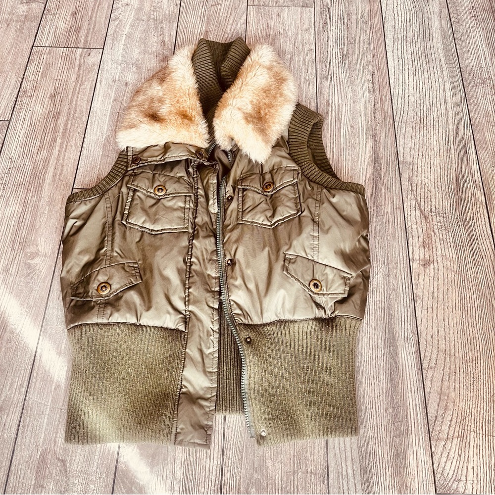 Maluwa Trendy Olive Vest with Faux Fur